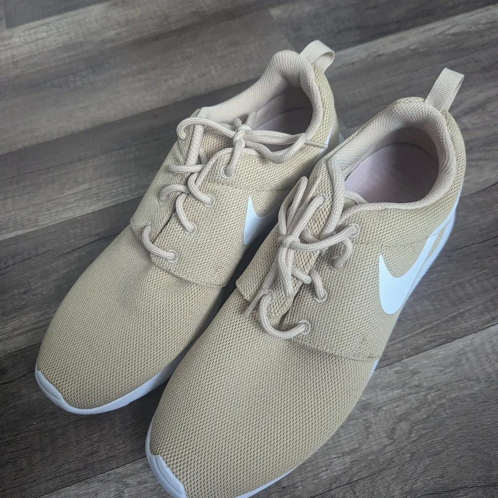 Brand New Without Tags Tan Size 10 Women's Nike Running Sneakers - Picture 6 of 6